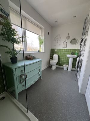 En Suite- click for photo gallery